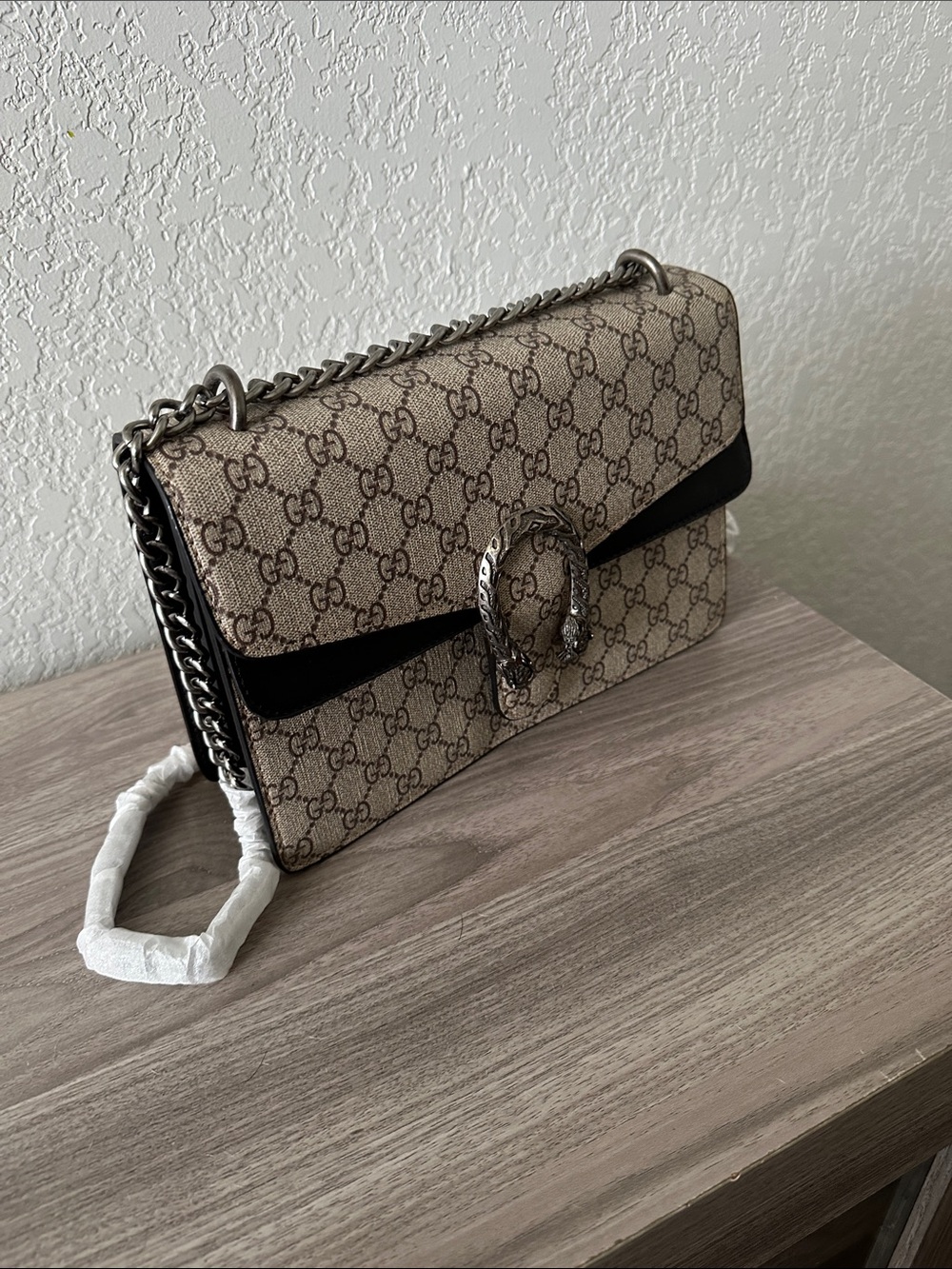 Gucci Beige GG Supreme Shoulder Bag with Black Accent & Silver Hardware - Picture 2 of 6